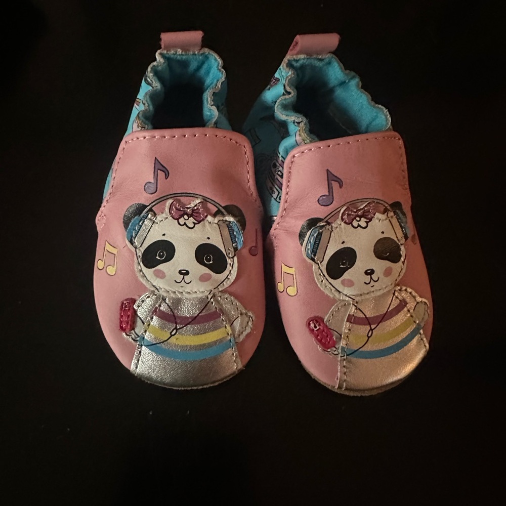 Robeez Pink Musical Panda Baby Shoes. 0-6 months. Never worn!